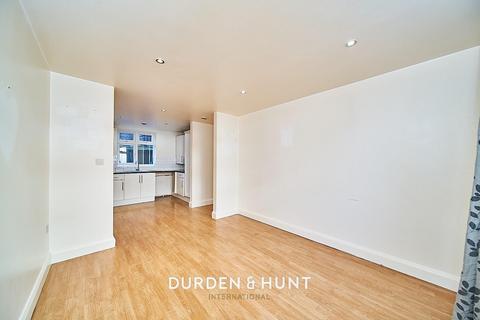 52d Brewster Road, London, E10 6RQ