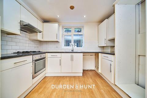 52d Brewster Road, London, E10 6RQ