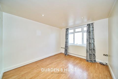 52d Brewster Road, London, E10 6RQ