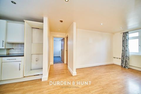 52d Brewster Road, London, E10 6RQ