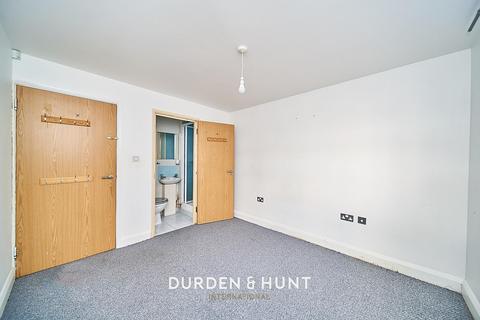 52d Brewster Road, London, E10 6RQ
