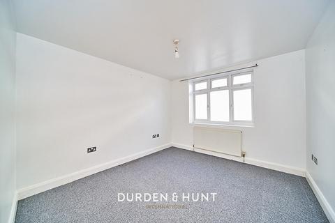 52d Brewster Road, London, E10 6RQ