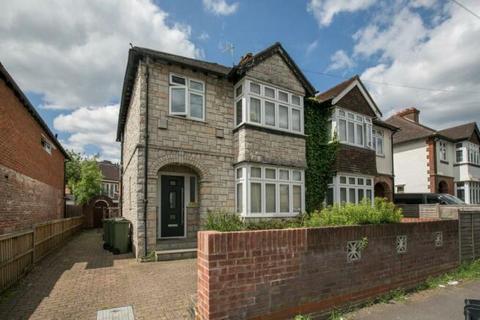 3 bedroom semi-detached house to rent, Worplesdon Road, Guildford GU2