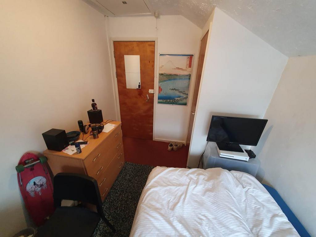 First floor rear bed