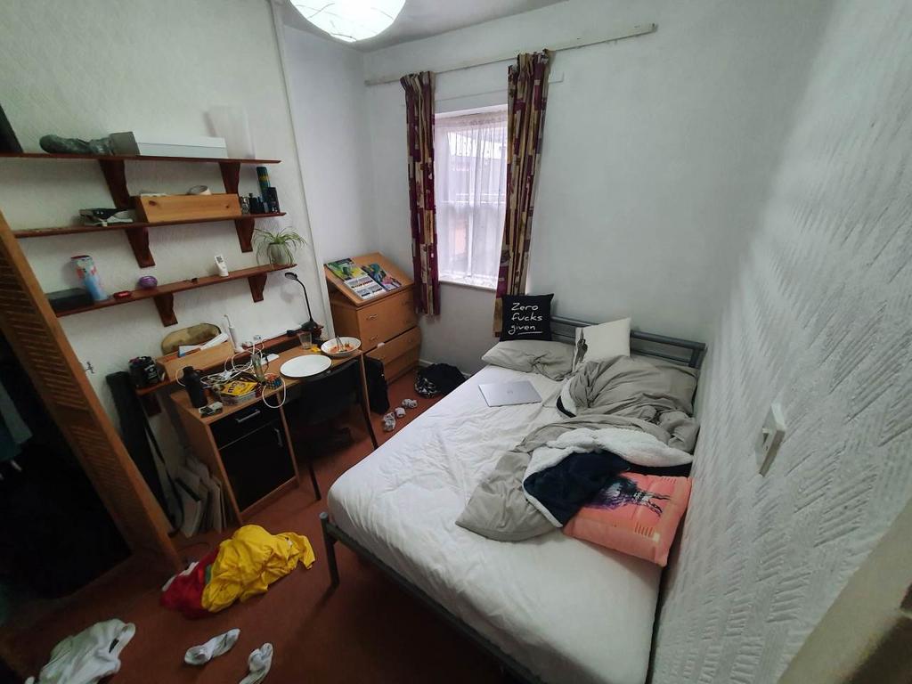Ground floor middle