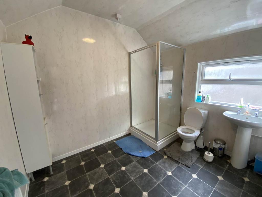 First Floor Shower R