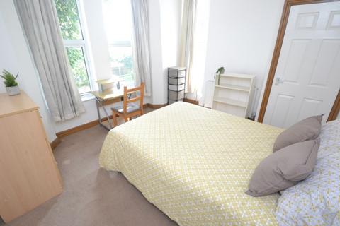 5 bedroom detached house to rent, Melton Road, West Bridgford NG2