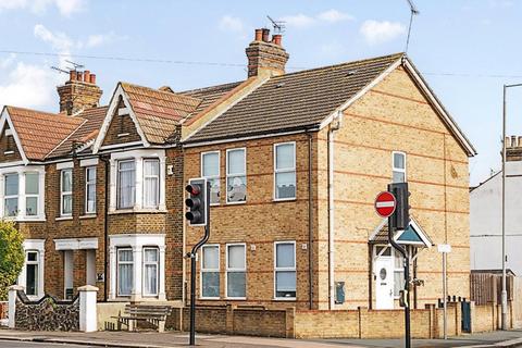 3 bedroom end of terrace house for sale, North Avenue, Southend-on-Sea, Essex