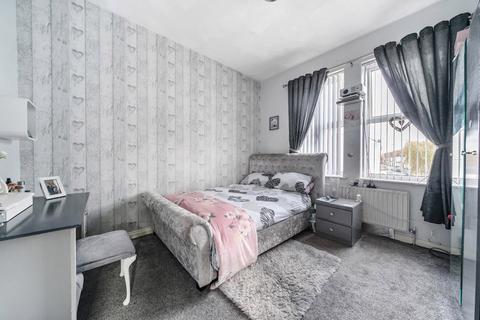 3 bedroom end of terrace house for sale, North Avenue, Southend-on-Sea, Essex