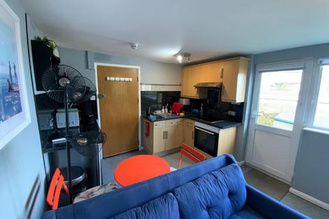 1 bedroom apartment to rent, Flat 2, 15 Oxford Grove, Ilfracombe