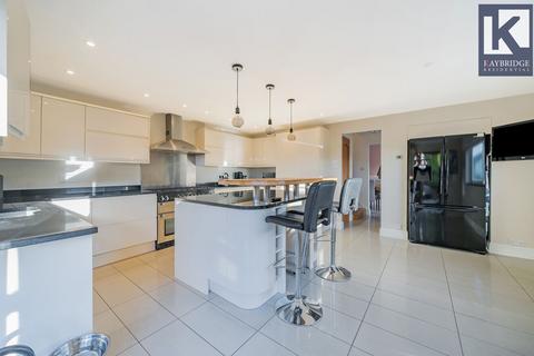 3 Parklands Way, Worcester Park, KT4 7HT