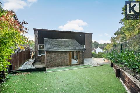 3 Parklands Way, Worcester Park, KT4 7HT