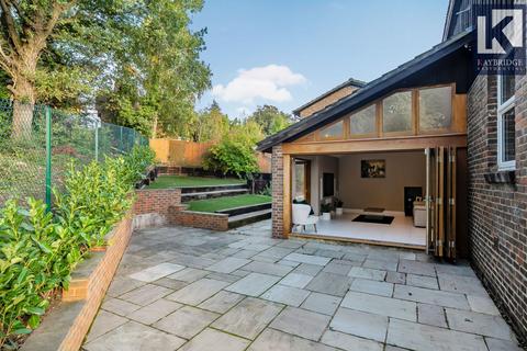 3 Parklands Way, Worcester Park, KT4 7HT
