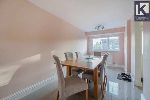 3 Parklands Way, Worcester Park, KT4 7HT