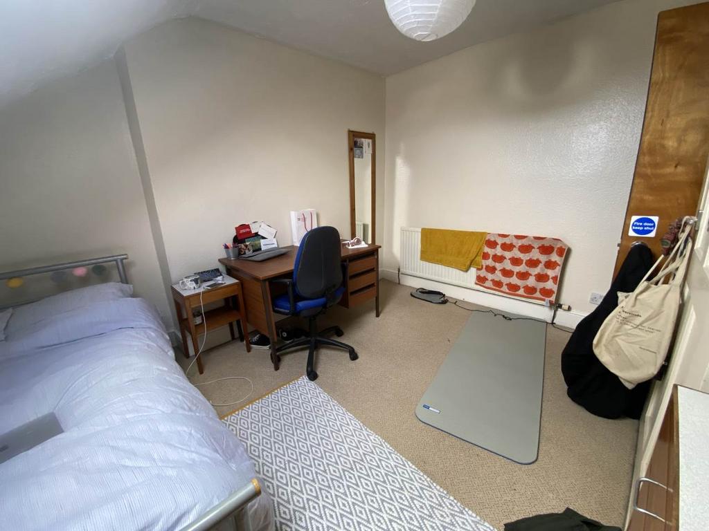 Second Floor Rear Re