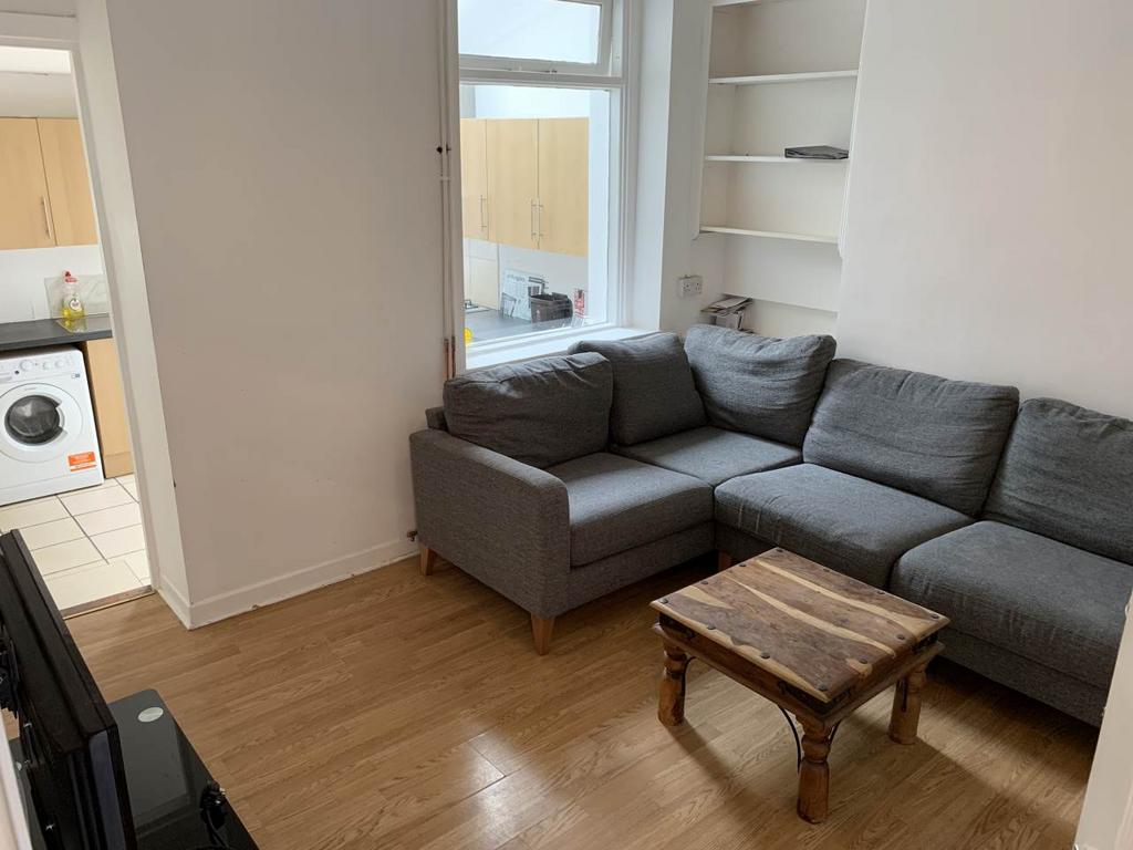 Inverness Place, 4 bed house to rent £1,840 pcm (£425 pw)