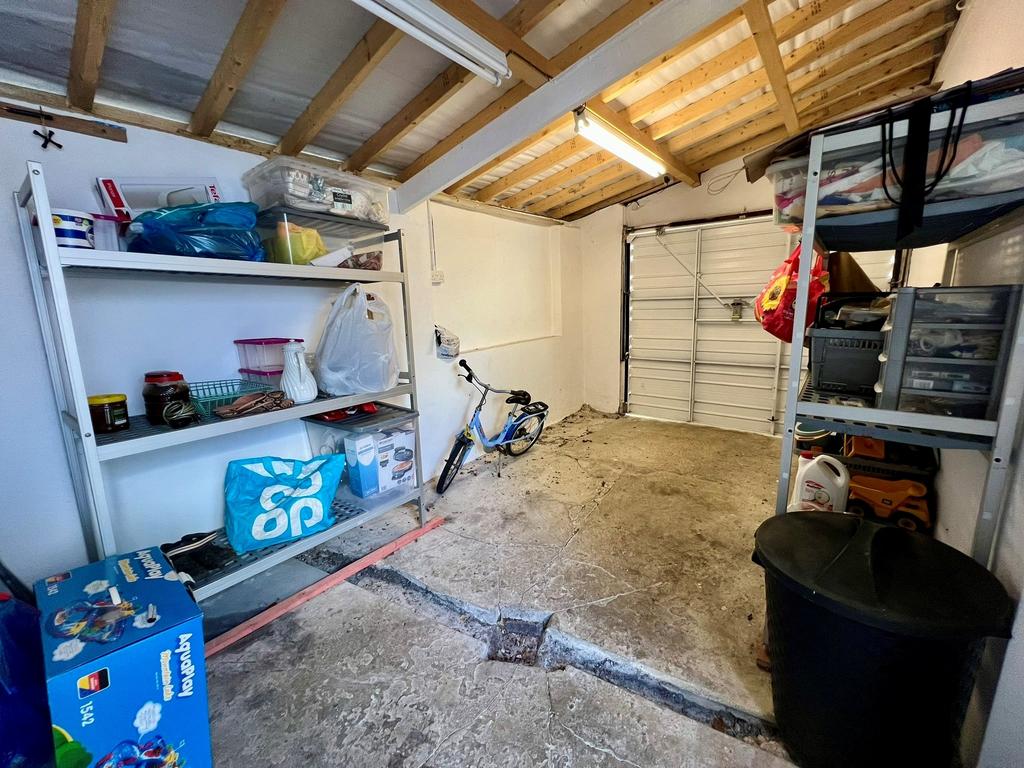 Garage 2