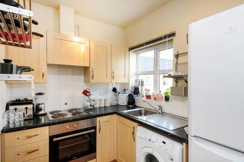 2 bedroom flat for sale, Carterton,  Oxfordshire,  OX18