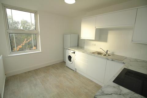 2 bedroom flat to rent, Waterloo Crescent, Nottingham NG7