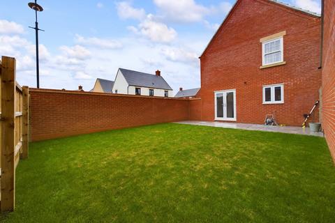 3 bedroom property for sale, Hart Close, Towcester, NN12