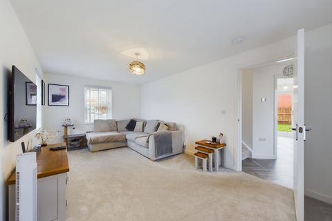 3 bedroom property for sale, Hart Close, Towcester, NN12