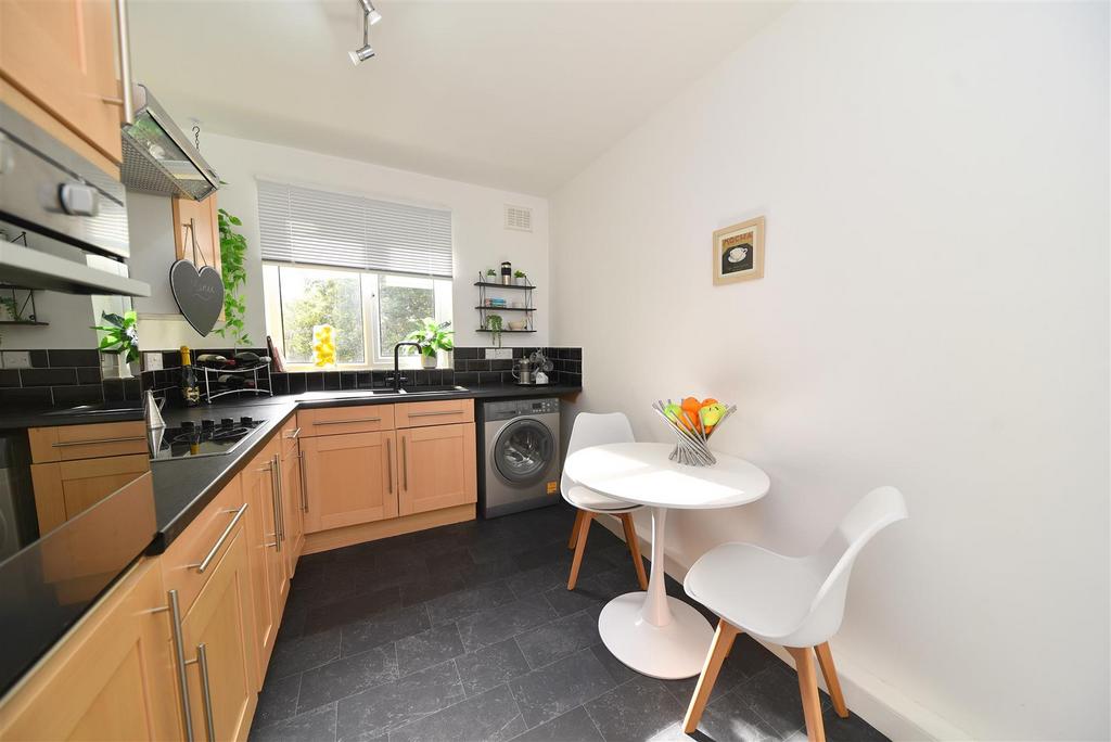 Kitchen1.JPG