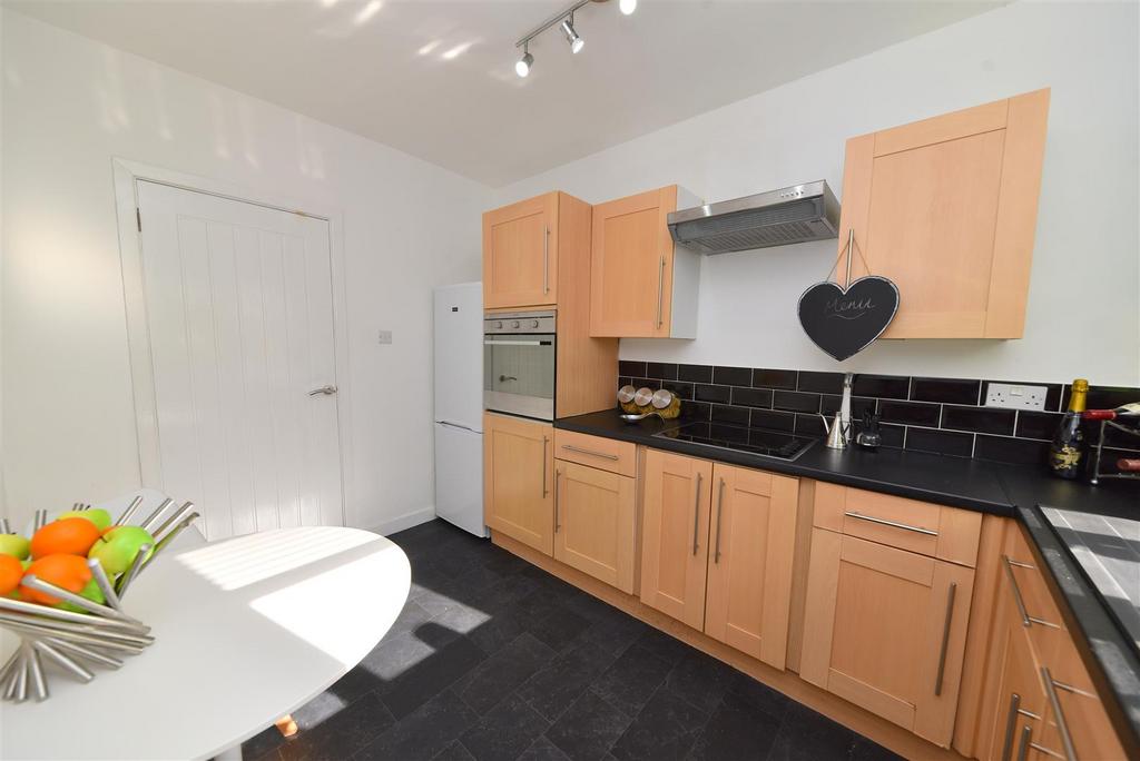 Kitchen2.JPG