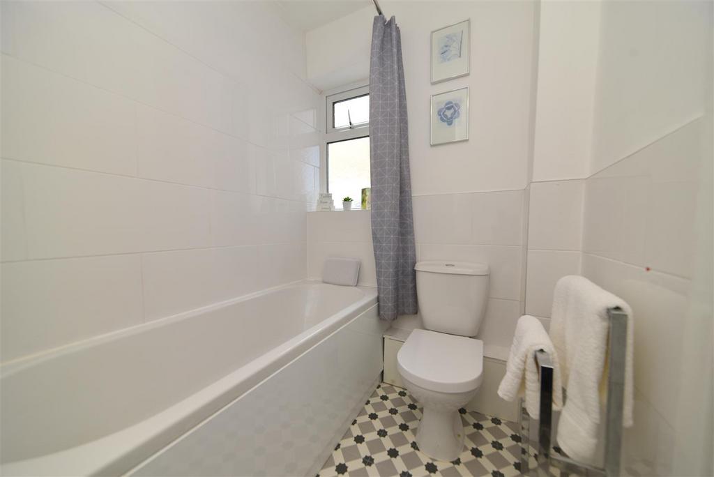 Bathroom2.JPG