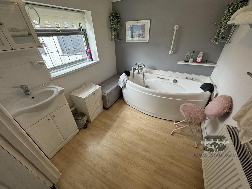 En-Suite Bathroom