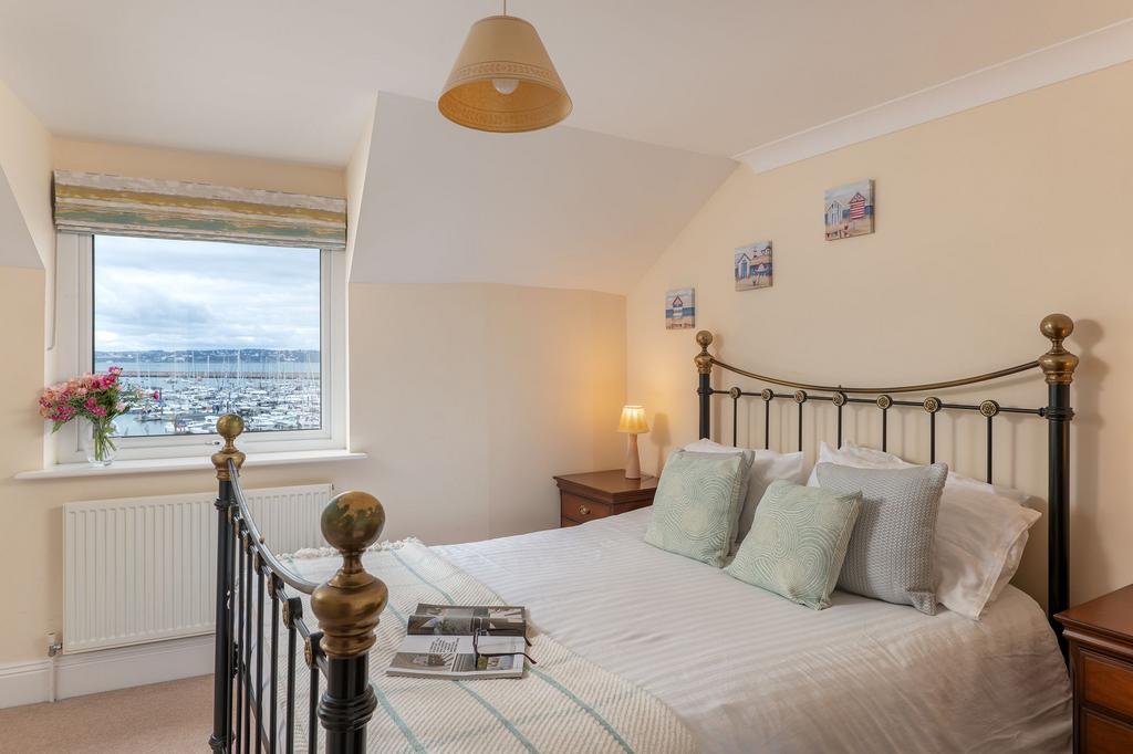 52 Moorings Reach Principal Bedroom