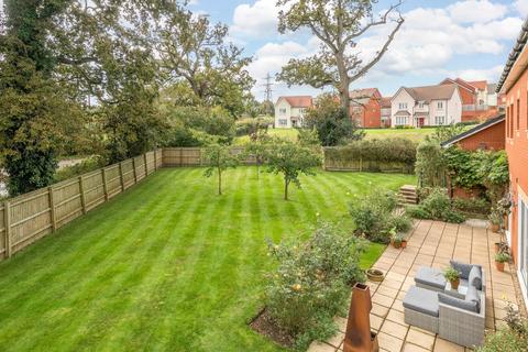 18 Barrel Close, Ottery St Mary, EX11 1GD