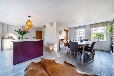 18 Barrel Close, Ottery St Mary, EX11 1GD