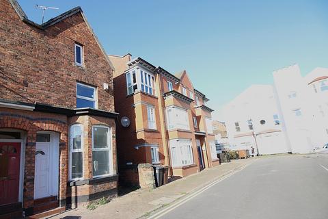 3 bedroom semi-detached house to rent, Bath Street, Southport, PR9