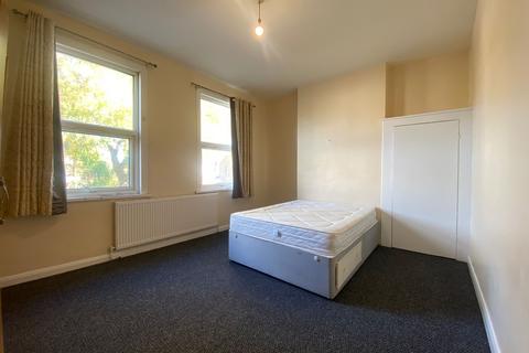 1 bedroom in a house share to rent, Cranmer Road, London E7