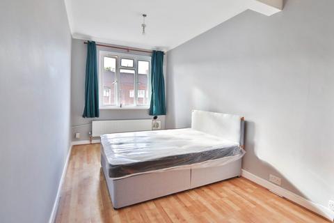 4 bedroom duplex to rent, Tolworth Broadway, Surbiton