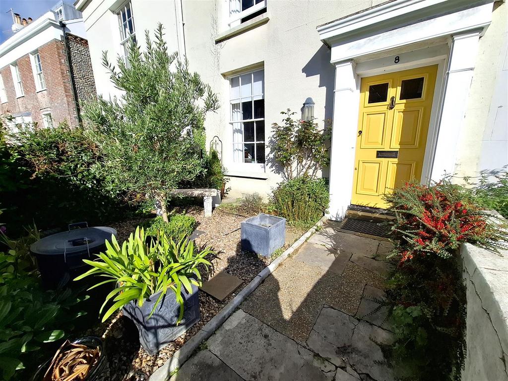 Front courtyard.jpg