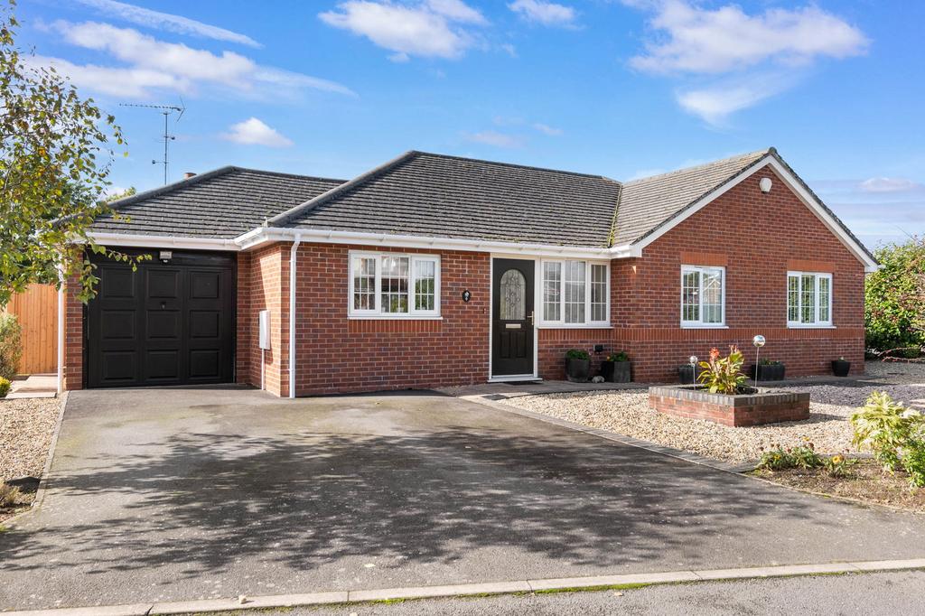 6 Abberley View, Holt Heath... 2 bed detached bungalow for sale £495,000