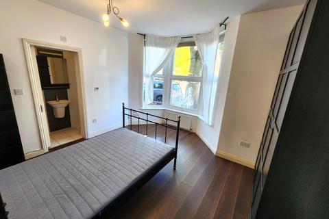 3 bedroom apartment to rent, Avignon Road, 60 Avignon Road, Brockley