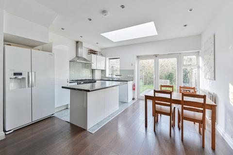 3 bedroom apartment to rent, Avignon Road, 60 Avignon Road, Brockley