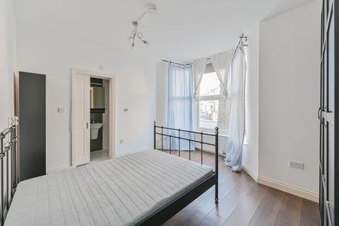 3 bedroom apartment to rent, Avignon Road, 60 Avignon Road, Brockley