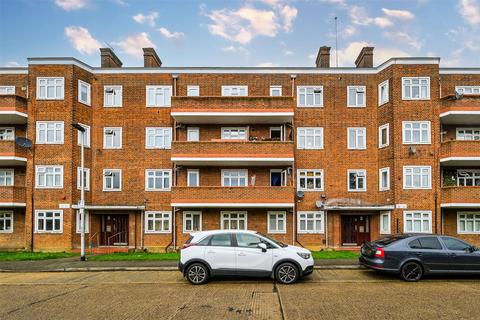 30 Rayne Court, London, E18 2BS