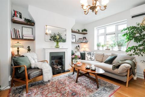 30 Rayne Court, London, E18 2BS