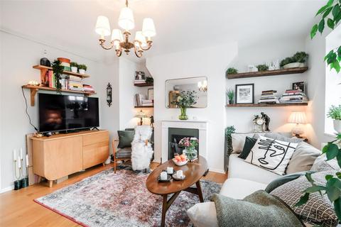 30 Rayne Court, London, E18 2BS