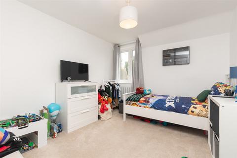 3 Cheshunt Close, Meopham, Gravesend, DA13 0HU