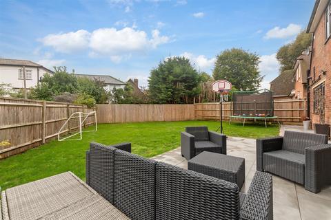 5 bedroom detached house for sale, Cheshunt Close, Meopham, Kent