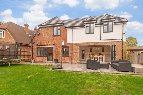 5 bedroom detached house for sale, Cheshunt Close, Meopham, Kent