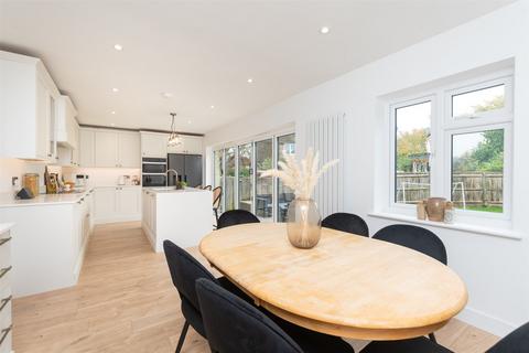 5 bedroom detached house for sale, Cheshunt Close, Meopham, Kent