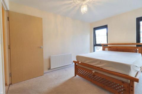 1 bedroom apartment to rent, Mannock Close, London