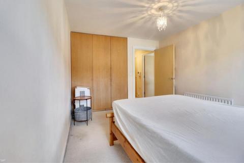 1 bedroom apartment to rent, Mannock Close, London