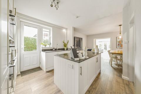 237 Worplesdon Road, Guildford, GU2 9XJ